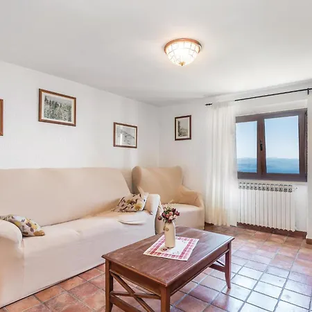 Amazing In With Kitchen Apartment *